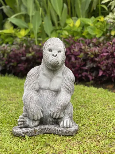 Product image of the product “Barney - Gorilla seated on a base, 40 cm H | cast stone ”